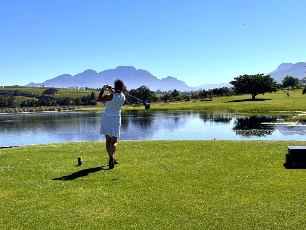 De Zalze bei Stellenbosch: Abschlag von der Insel