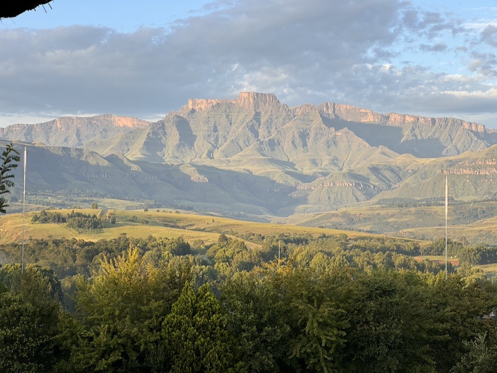 Drakensberge im Morgenlicht
